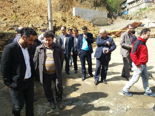 بازدید مهندس بابايى معاون بازسازى مسکن روستايى و دکتر محمودى فرماندارشفت از رانش کوه در امامزاده ابراهیم