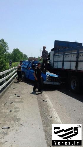 تصادف نیسان و کامیون در شفت (2)