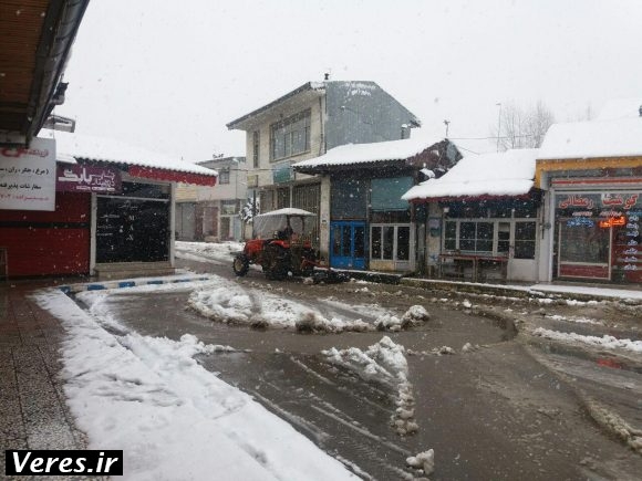 مشارکت مردم جیرده برای بازماندن راه های مرکز دهستان