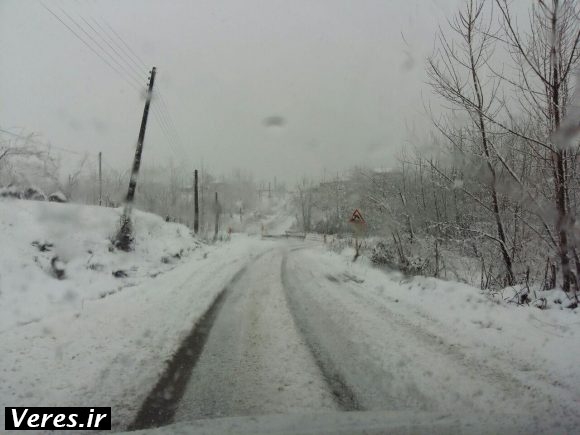 مشارکت مردم جیرده برای بازماندن راه های مرکز دهستان