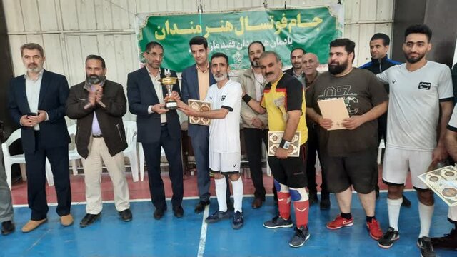 هنرمندان مازندرانی پا به توپ شدند