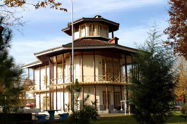 عمارت کلاه فرنگی رشت
