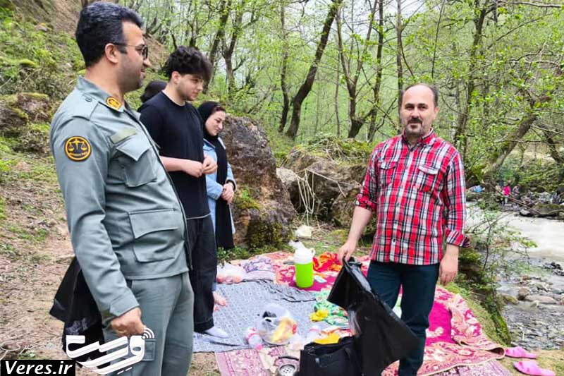 توزیع کیسه زباله در روز طبیعت