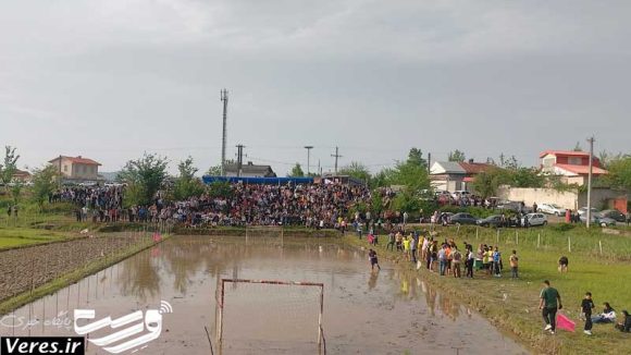 فوتچل ، فوتبال در گل و لای شالیزار