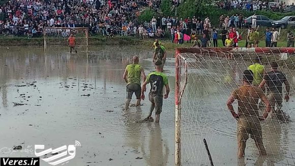 فوتچل ، فوتبال در گل و لای شالیزار