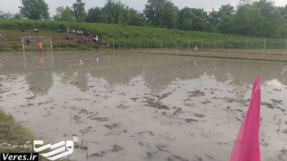 فوتچل ، فوتبال در گل و لای شالیزار